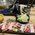 黒豚しゃぶしゃぶと溶岩焼きが 自慢の居酒屋 くろ屋 - 