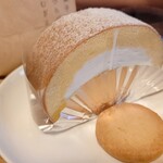 お菓子とくつろぎとこむぎさん - ロールケーキ