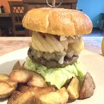 オレンジバーガー - 一見、桃と見間違えそうな洋梨。シャレじゃない量