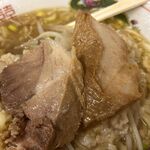 豚は味濃い目で見た目以上に柔らかくて旨い