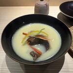 酒亭湯澤 - お椀　白味噌の白湯スープ　あわび茸