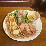 カフェ マチルダ - スモークチキン&チーズフォンデュパンケーキ