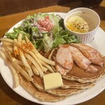 カフェ マチルダ - スモークチキン&チーズフォンデュパンケーキ