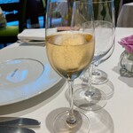 シェ・イノ - まずはシャンパン(連れ)