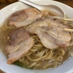 ラーメン二郎 - 豚はこんな感じで３枚