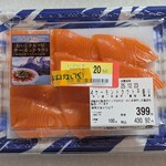 いなげや - 料理写真:サーモントラウト平盛りチリ産・刺身用・養殖・解凍(20%引344円)