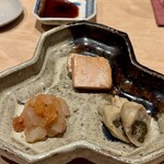 鮨 はしもと - 珍味3種
      ✴︎ あん肝、牡蠣味噌漬け、牡丹海老にカラスミ