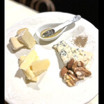 ブラマソーレ - チーズの盛り合わせ　zoom   byまみこまみこ