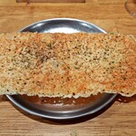 大衆イタリアンかね子 - チーズせんべい：319円
