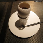 エクアトゥール - アミューズ：フォアグラ・フランとトリュフ・ソース