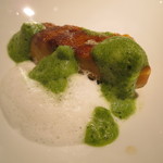 エクアトゥール - 前菜2：炭火焼フォアグラと牡蠣のガレット、パセリのエマルジョン