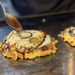 大正お好み屋 ままま - 仕上げのアートも味のひとつ！うまそぉーーーー！