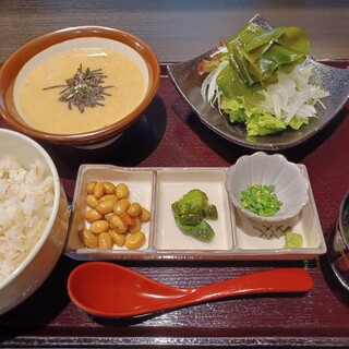 배부름! 점심으로 즐기는 푸짐한 250g의 고구마밥♪