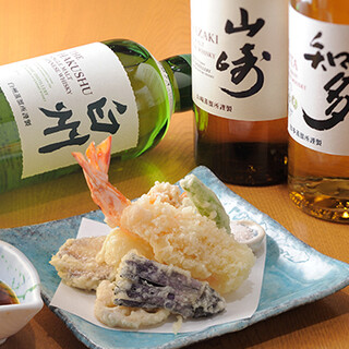 その時々の味わいを堪能。全国各地の日本酒を6～7種取り扱い