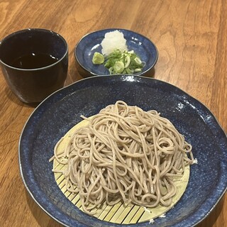素材にこだわった信州産蕎麦粉を使用した〆の信州蕎麦