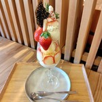 だしとおにぎり 一汁一飯 - 贅沢いちごパフェ