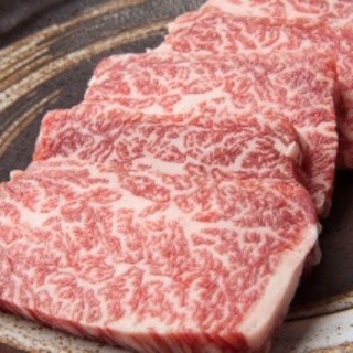 If you pay the entrance fee, we will provide you with the highest quality Kuroge Wagyu beef at cost price.