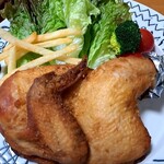 ヤオコー - 料理写真:このお皿、かなり大きいのですがでかいチキンで小さくみえます