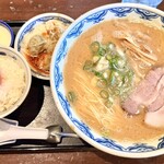 博多麺房 赤のれん - 充実のセット。うまかっちゃん。