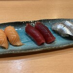 浅草 ASA虎 - お寿司(いわし、マグロ赤身、サーモン)