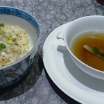 中国料理 眺遊楼(横浜ベイコート倶楽部 ホテル＆スパリゾート) - タラバガニと干し貝柱　海鮮炒飯