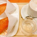 ドトールコーヒーショップ - 料理写真:半分にカットしてくださりありがたかったです。