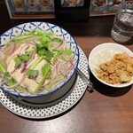 ASIAN RESTAURANT BASIL 丸之內Palace大樓店 - 雞肉越南河粉與泰式炒米飯