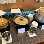 ガーデニア(ホテルマイステイズプレミア成田) - 左　カレー　中　蟹チャーハン　右　肉まん