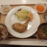 トーコーキッチン - 骨付きローストチキン 副菜二品 豚汁 ご飯