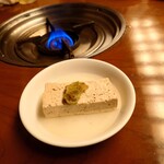 おでん三吉 - 最初に豆腐が届きました(⁠・⁠∀⁠・⁠)