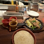 LAS DOS CARAS MODERN MEXICANO Y TACOS - 