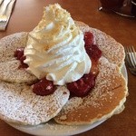 Eggs 'n Things - ストロベリーホイップパンケーキ(税別＄12.75)