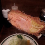 かつれつ四谷たけだ - 鮭フライ断面