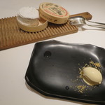 フロリレージュ - カマンベールのクリームを詰めたシュー、蜂蜜のグラス2