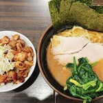 横浜家系ラーメン 駒岡家 - 
