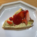 SHIROIYA the LOUNGE - ピスタチオとベリーのクリスマスタルト