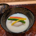 日本料理 かしづき - 椀物：加賀蓮根饅頭、中に蟹のほぐし身、白子のすり流し。