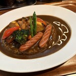 カレーハウス すぷ～ん - 野菜カレーにソーセージトッピング