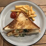 オールウェイズサンシャイン サンドイッチバー - エビとアボカドのグラタンサンド