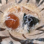 日本料理 かしづき - 海老芋、ジャンボなめ茸、金時草をカニ餡の出汁に絡めていただきます。