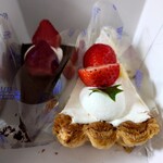 マリオデザート - 左：イタリアンチョコレートケーキ（650円+税）、右：カマンベールチーズタルト（600円+税）