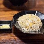 ラーメンともや+Plus - 半チャーハンと別盛りにんにく