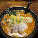 ラーメンともや+Plus みやこ店 - 特選みそらーめん 辛さ増し