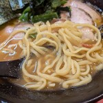 横浜家系総本山 吉村家直系店 ラーメン内田家 - 焼豚ラーメンアップ