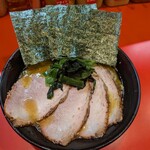 横浜家系総本山 吉村家直系店 ラーメン内田家 - 焼豚ラーメン1300円