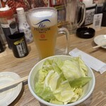 大眾鳥酒場 Toriichizu 高崎東口店 - 【2025.12.24(水)】お通し（キャベツ）と飲み放題の生ビール