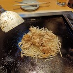 月島もんじゃ おこげ - せせり焼き　完成