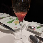 モナリザ - ２０１４年１月　食前の薔薇のジャムが入ったカクテル