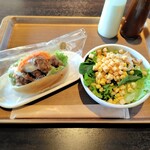 타카토라 DOG - 마츠사카 닭구이 도그(기간 한정)와 그린 샐러드(토마토 제외)