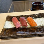 THE SUSHI TOKYO 旬 - マグロの中トロ・マグロの赤身・富士山サーモン